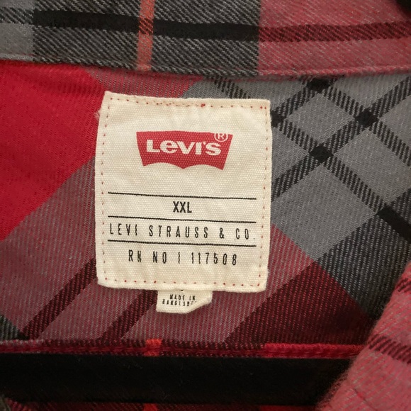 Black & Red Plaid Flannel Shirt by Levi’s - Picture 5 of 6